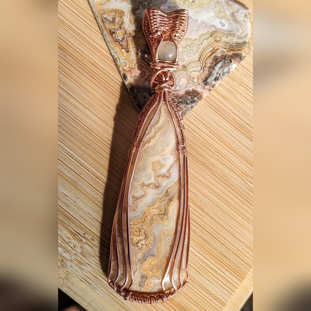 Golden Lace Agate Pendant Necklace Unique Artisan Copper Design - Picture 15 of 17